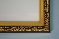 Рамка 30x40 см пластиковая, ширина - 20 мм, цвет - бордовый с золотым орнаментом и внутренним золотом